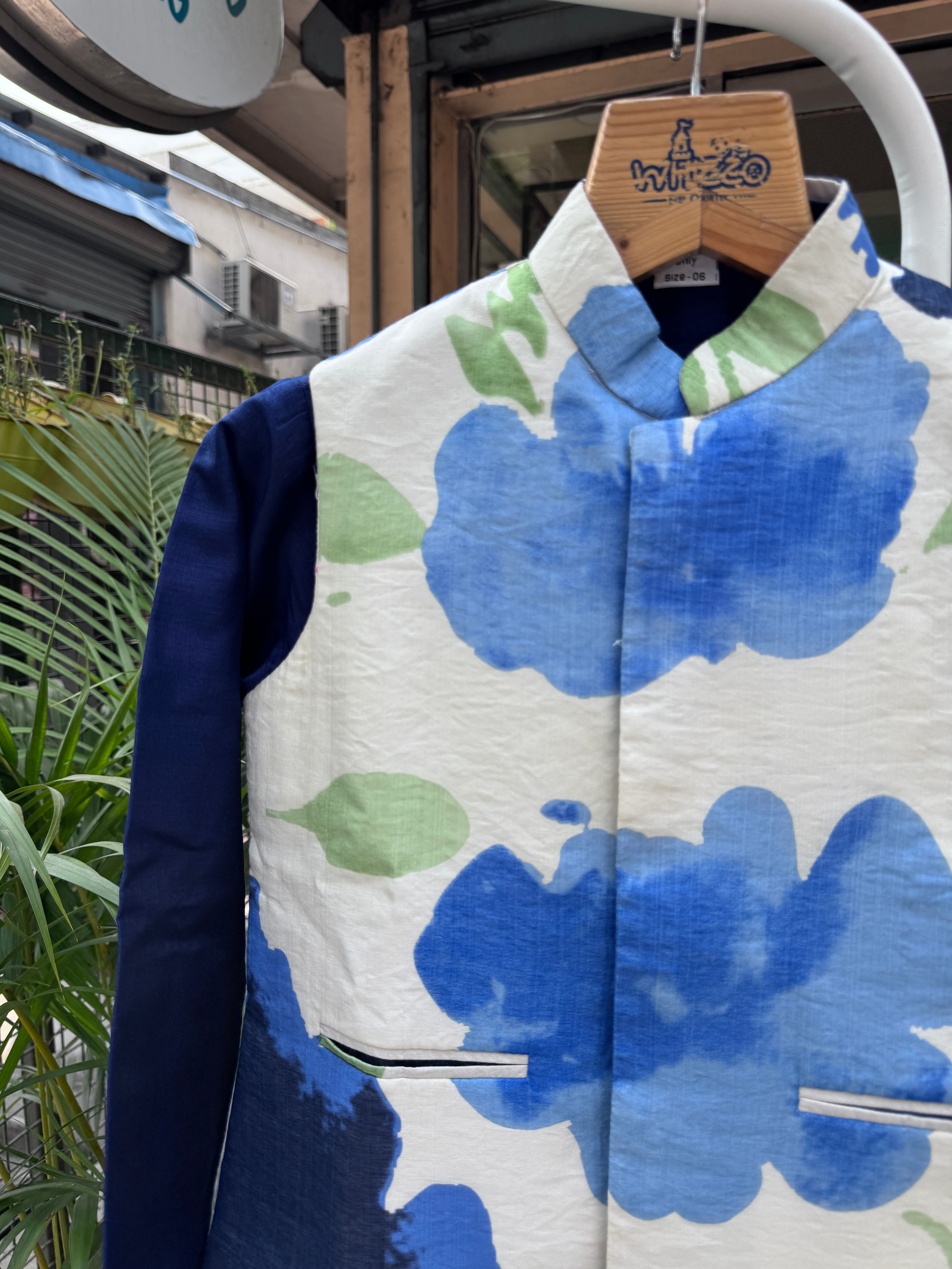 Boys Navy Blue Kurta Set with Ivory Blue Floral Nehru Jacket – Premium Festive Outfit with Cotton Lining (Age 5 to 7 Years)